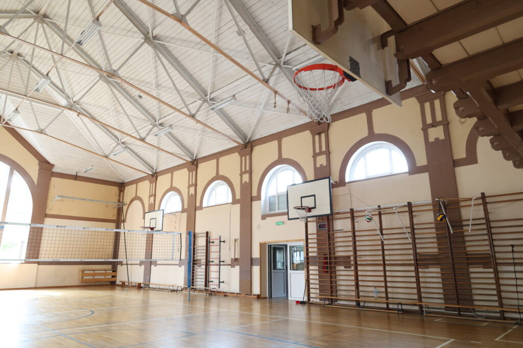 sala gimnastyczna wewnątrz