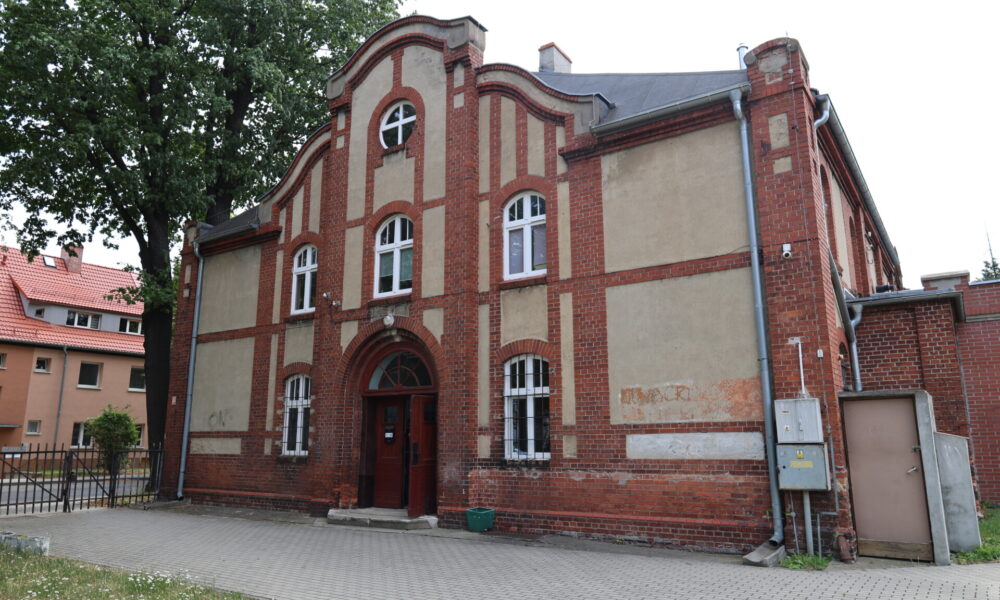 budynek sali z zewnątrz