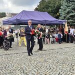 starosta z kwiatami