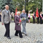 składanie kwiatów kombatanci
