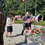 zbliżenie na organizacje składające kwiety
