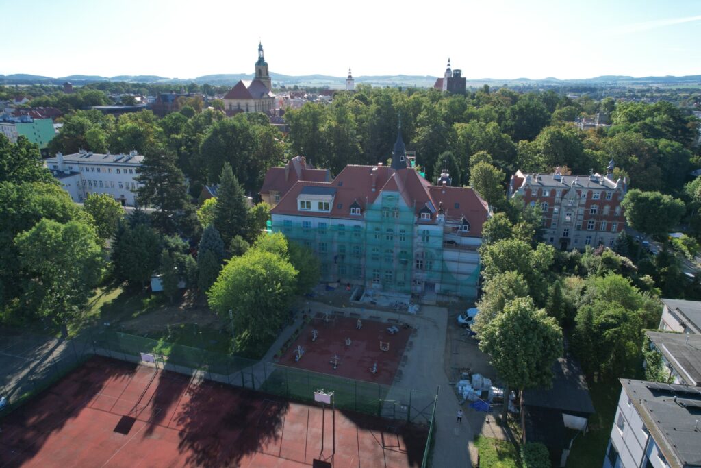 widok na Radiobudę z tyłu
