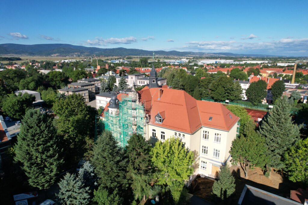 widok na Radiobudę podczas remontu