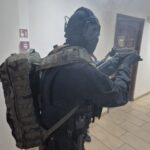 policja z bronią
