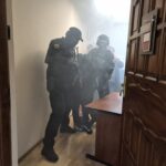 policja z bronią