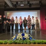 wicestarosta wręcza podziękowania
