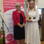 wspólne zdjęcie sekretarz i przewodnicząca amazonek