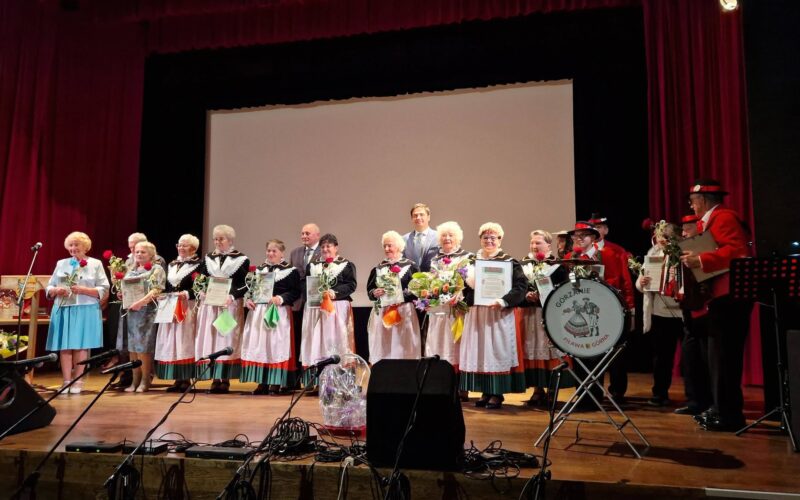 grupowe zdjęcie zespół Górzanie