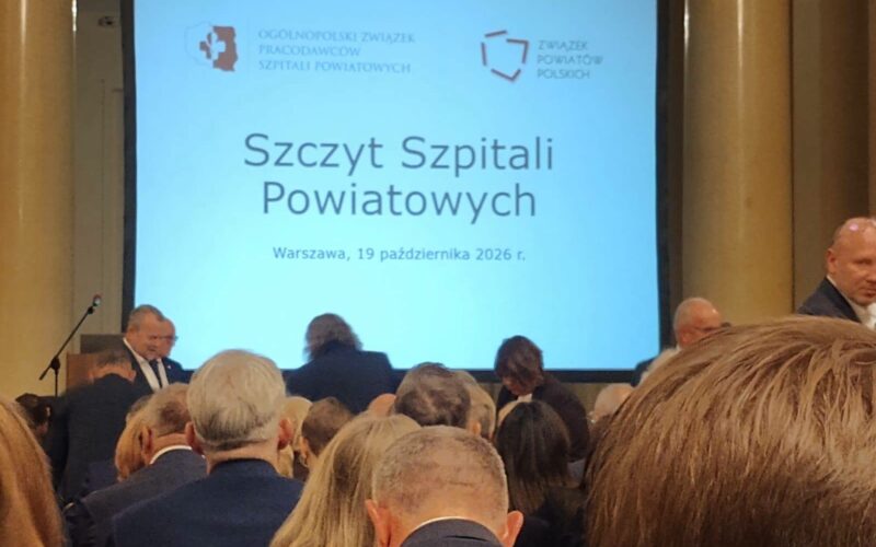 zdjęcie z widokiem na sale szczytu szpitali powiatowych