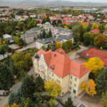 budynek szkoły od frontu