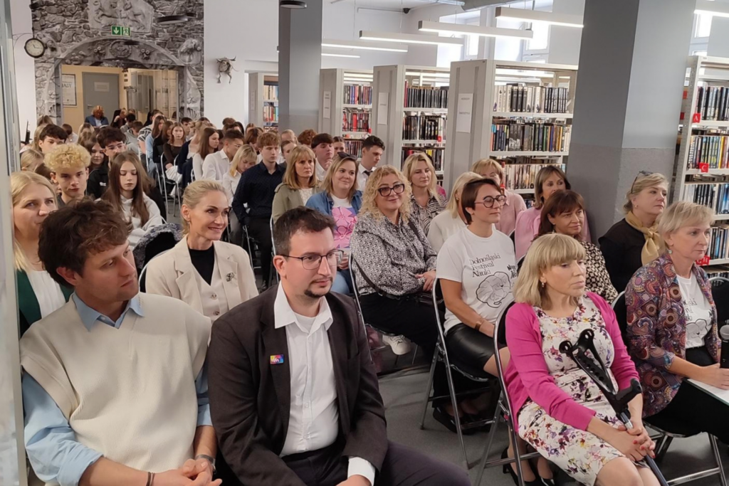 zaproszeni goście i słuchacze podczas festiwalu nauki